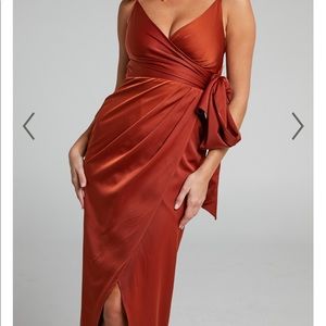 BRAND NEW WITH TAGS Midi dress in Copper/Rust from Showpo